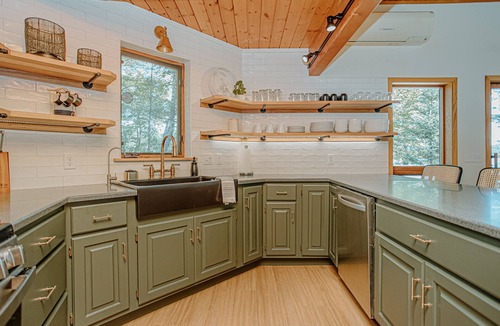 East Dixfield House | Blueberry Point – A Four-Season Lakeside Retreat in Central Maine