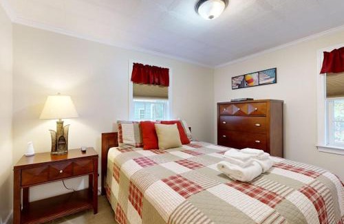 East Boothbay House | Boothbay Harbor Home with Water Views | Near Dining & Whale Watching