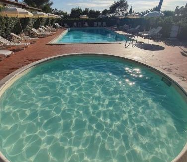 Pomaia House | Borgo Pomaia Resort Appartamenti Piscine Ristorante e Sala Convegni