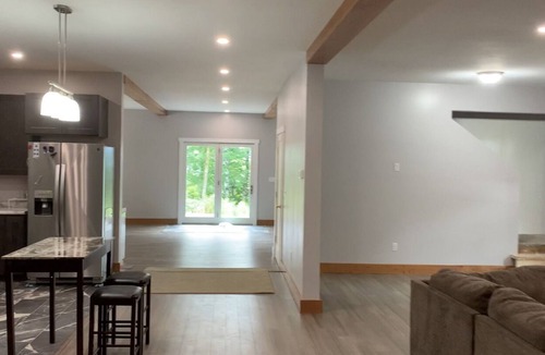 Hyde Park House | Brand New 3,000 square foot house on 7 acres.