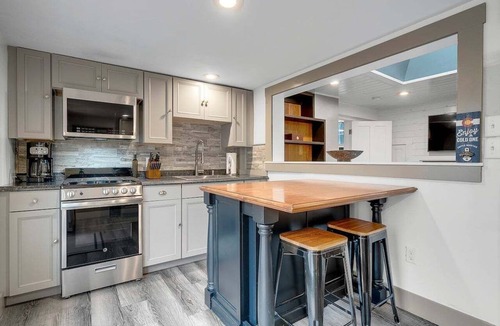 Bethel Apartment | Broad Street 2 | Chickadee