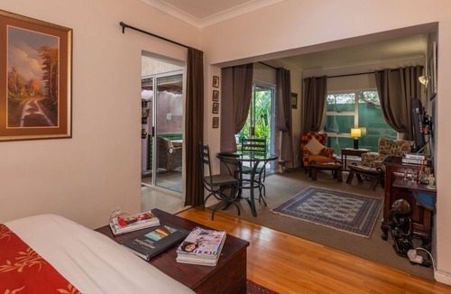Eastcliff House | Brown Jug Studio Apartment