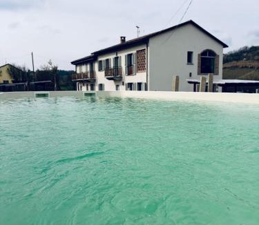 Vinchio House | Cà d'Rita Monferrato - idromassaggio e piscina esterni