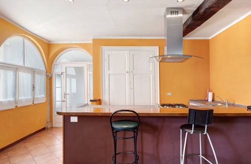 Orta San Giulio Apartment | ‘Cabianchi Royal Suite’ Apartment with Lake View, Balcony and Wi-Fi