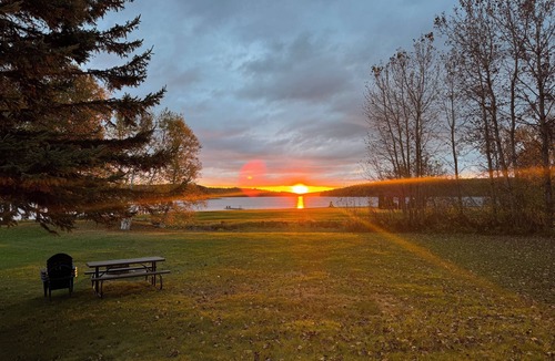 Eagle Lake Cabin | Cabin 1: Renovated Lakefront Retreat: Sleeps 10 BBQ Kayaks Firepit Private Dock