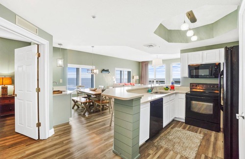 Panama City Beach Condo | Calypso 2201E - Gulf-front Corner Unit Near Pier Park, Beach Service
