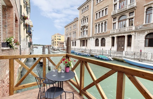 Castello Apartment | Canal view with terrace Luxury LOFT