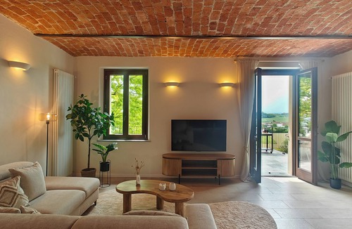 San Martino Alfieri House | Casa Profumi di Barbera 8: Infinity Pool, 4 Luxurious Bedrooms & Historic Charm