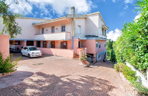 Sassari House | "Casetta Brandinu" Vacation Home with Mountain Views, a Balcony, and Wi-Fi