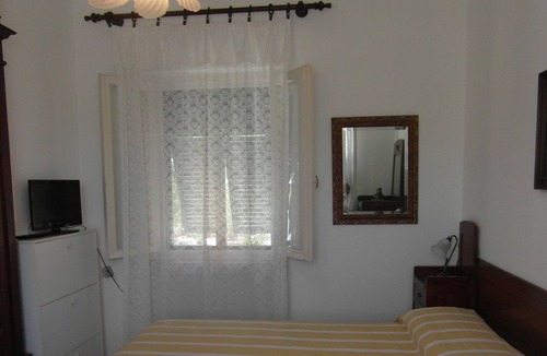 Lido di Capoliveri House | Centrally Located and Mediterranean Holiday Home "Margherita - Trilocale" with Garden