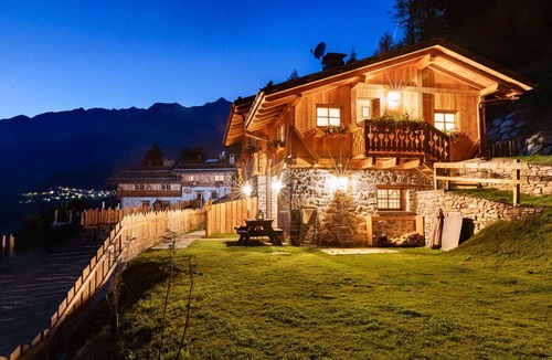 Cogolo Ski Chalet | Chalet Ghimpel - panorama - garden - sports - nature - relaxation & dog friendly