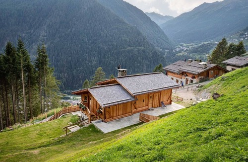 Cogolo Ski Chalet | Chalet Ghimpel - panorama - garden - sports - nature - relaxation & dog friendly