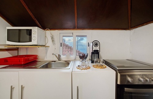 Sao Jorge Ski Chalet | Chalet 'Luci's House' with Sea View, Private Terrace, and Wi-Fi