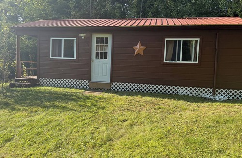 Aroostook Cabin | Charming 1-bedroom cabin with heat & ac in cozy Oakfield