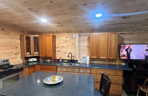 Rumford House | Charming 1-bedroom house with WiFi, Fireplace, Wooded Walking Trails