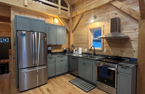 Bethel House | Charming 2-bedroom house on 40 acres in Bethel with WiFi
