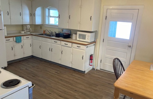 Newport House | Charming 2nd floor lakeside townhome in brilliant Newport with WiFi. New listing