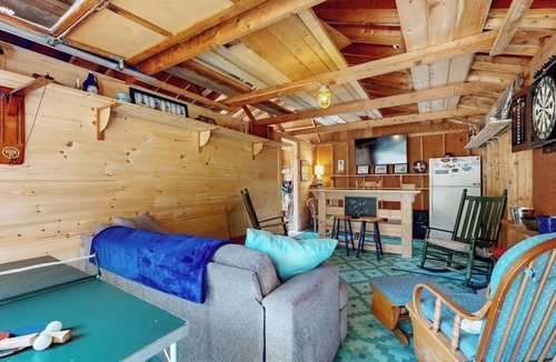 Bayville House | Charming Boothbay Harbor cottage with partial AC, full kitchen, and sun room