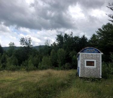 Chatham House | Charming Gypsy Caravan for Vacations in White Mountain National Forest