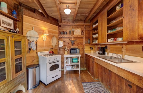 Franklin Cabin | Charming lakefront cabin close to Acadia National Park