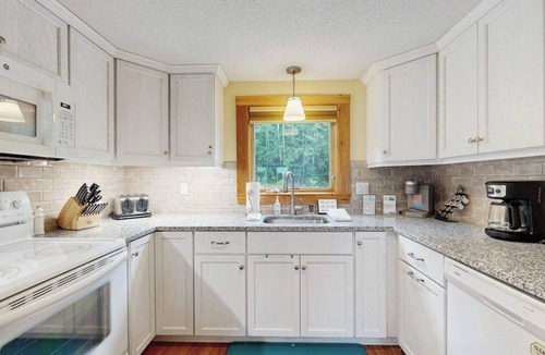 Jackson Condo | Charming Resort Condo w/Amazing Views, Fast WiFi & Perfect Location