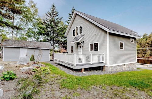 Rockwood House | Charming riverfront home with mountain views & private dock