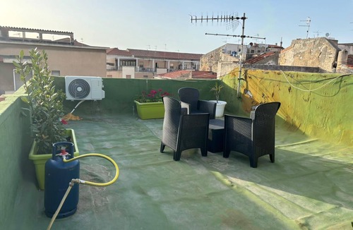 San Nicola Apartment | Civic 10 II Spacious studio apartment with terrace above at Sassari Center
