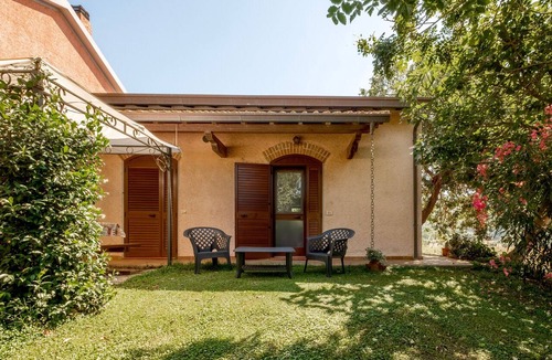 Grosseto Apartment | Col Moschin Room 1 with Shared Terrace, Wi-Fi, and Air Conditioning