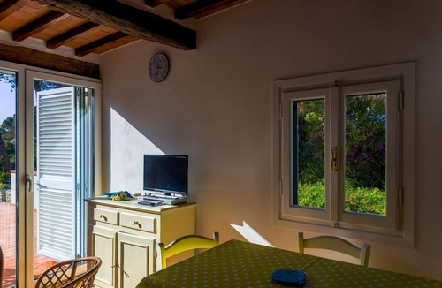Magazzini Apartment | Comfortable three-room apartment with a large terrace overlooking the Gulf of Portoferraio