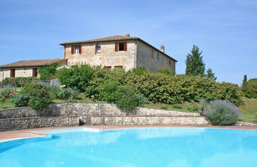 Monteroni d'Arbia Apartment | Cosy apartment for 5 people with pool, WIFI and panoramic view, close to Siena