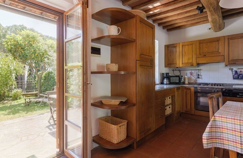Giuncarico Apartment | Cosy apartment for 4 guests with WIFI, TV, patio, pets allowed and panoramic view