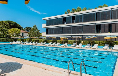 Marina di Bibbona Apartment | Cosy apartment for 6 guests with pool, WIFI, A/C, TV, terrace and pets allowed