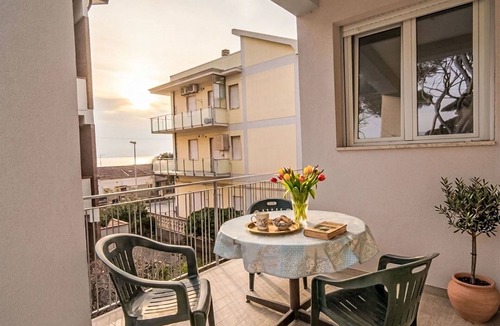Follonica Apartment | Cosy apartment for 6 guests with WIFI, TV, terrace and pets allowed