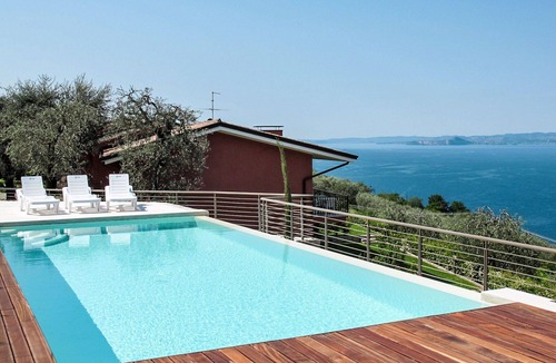 Frader Apartment | Cosy apartment for 6 people with pool, WIFI, TV and terrace