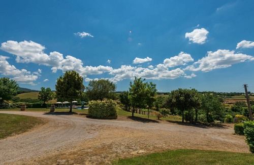 Scansano Villa | Cosy apartment in villa for 4 people with pool, WIFI, A/C, TV, terrace and pets allowed