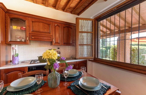 La Pesta House | Cosy apartment in villa for 6 people with A/C, WIFI, TV, terrace and pets allowed