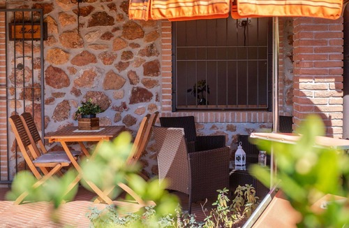 La Pesta House | Cosy apartment in villa for 6 people with A/C, WIFI, TV, terrace and pets allowed