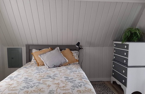 Damariscotta Apartment | Cozy 1-bedroom apartment in charming Damariscotta with AC, WiFi