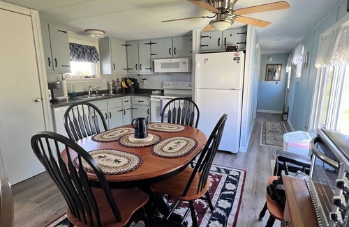 Fort Kent House | Cozy 2-bedroom mobile home in fantastic New Canada with AC