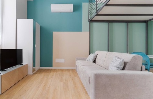 Central Station Apartment | Cozy 38m2 apartment, perfect for 4 people, located on the ground floor of a typical building.The accommodation is located in a strategic position, a stone's throw from the Central Station and the M1 Lima metro, allowing you to easily move around the ci