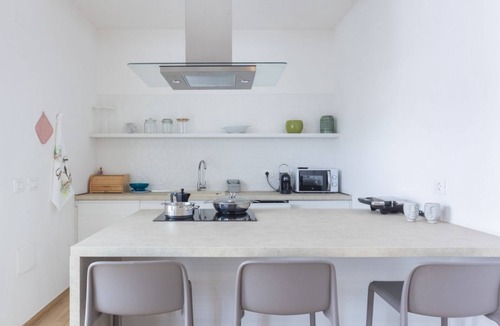 Elmas Apartment | Cozy 98m2 apartment, ideal for 3 people, located on the 3rd floor of a building with lift.The accommodation is located in Elmas, in a strategic position close to the airport and equipped with restaurants, bars, supermarkets and pharmacies.Cagliari Elmas