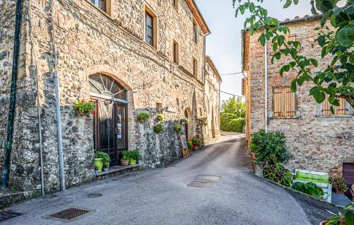 Montecastelli Apartment | Cozy Apartment In Montecastelli Pisano