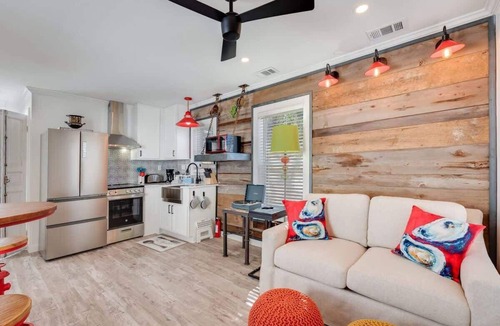 San Juan House | Cozy cottage near beach- great outdoor space