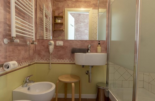 Venezia Nuova House | Cozy double room with en-suite bathroom and small terrace overlooking the canals