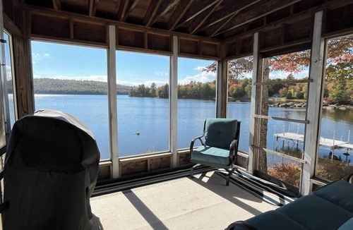 Lincoln Cottage | Cozy Lake Cottage on Coldstream