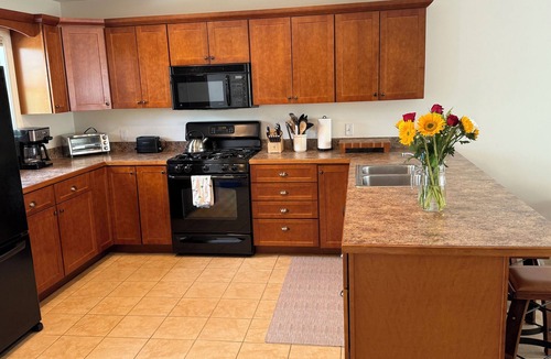 Bridgton House | Cozy Lake Region Townhome – Steps from Moose Pond in Bridgton