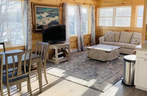 Newcastle House | Cozy Lakefront Cottage with Stunning Views, Deck, BBQ Grill, and Outdoor Firepit