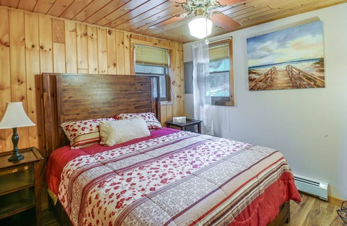 Saint Agatha Cottage | Cozy Maine Cottage on Long Lake w/ Screened Porch