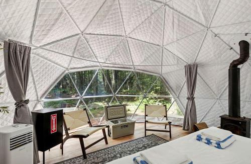 Lincoln House | Cozy Mountain Dome Escape Near Beautiful Lakes and Nature in Lincoln, Maine
