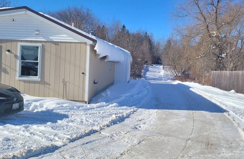 Patten House | Cozy open space apt with lg kitchen & access to trails for outdoor enthusiasts!